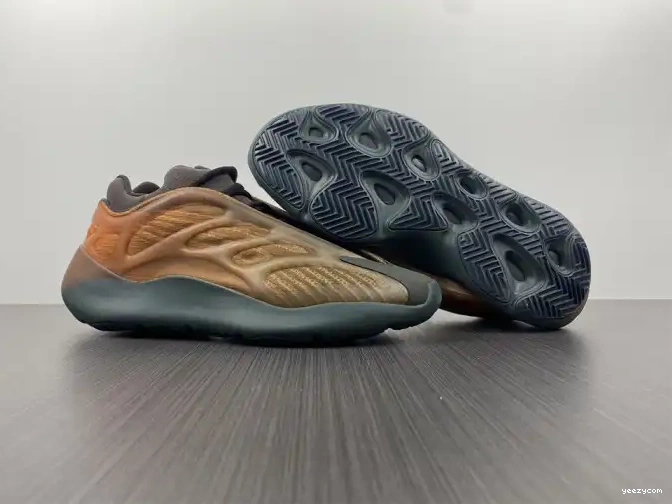 700 Boost V3 Yeezy GY4109 Copfade Adidas 0606